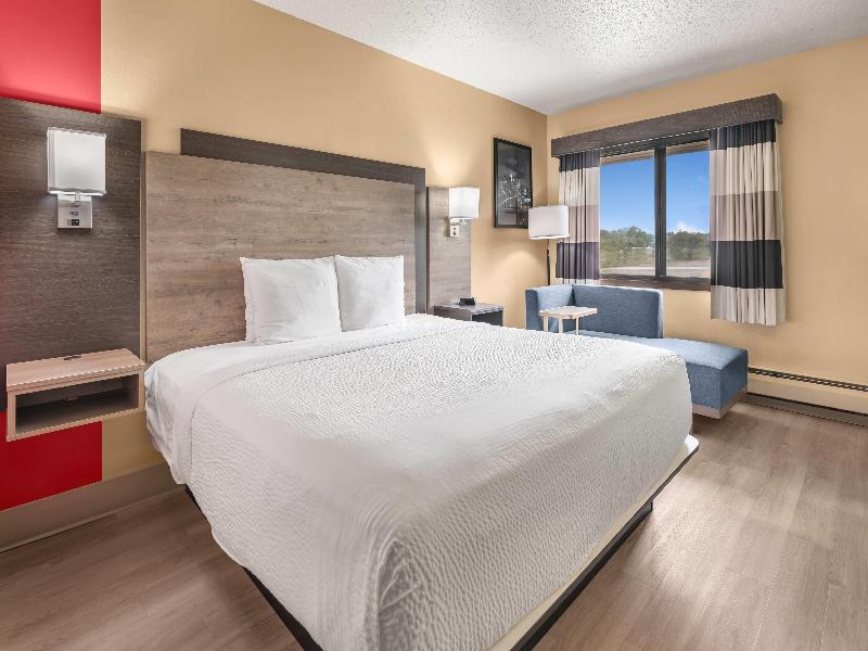 Ramada by Wyndham Minneapolis Golden Valley image