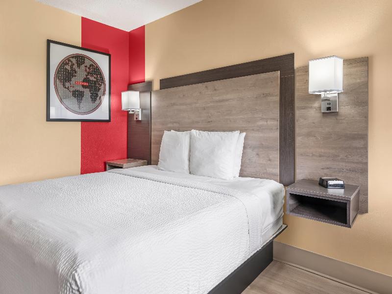 Ramada by Wyndham Minneapolis Golden Valley image