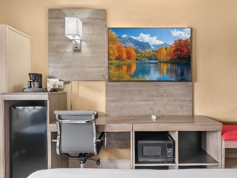 Ramada by Wyndham Minneapolis Golden Valley image