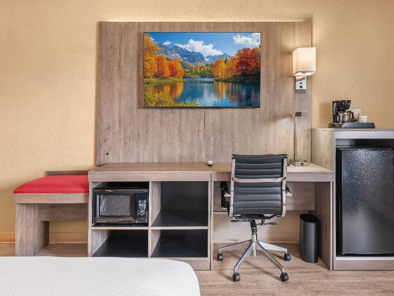 Ramada by Wyndham Minneapolis Golden Valley image