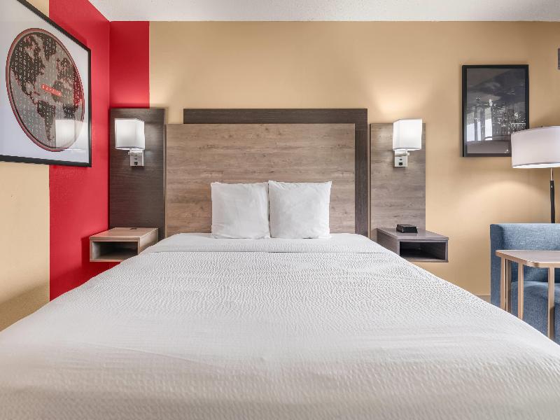 Ramada by Wyndham Minneapolis Golden Valley image