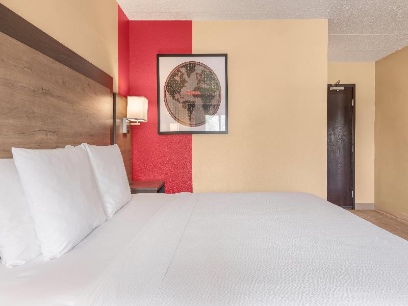 Ramada by Wyndham Minneapolis Golden Valley image