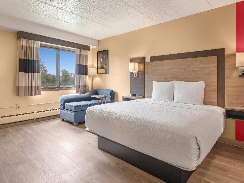 Ramada by Wyndham Minneapolis Golden Valley image