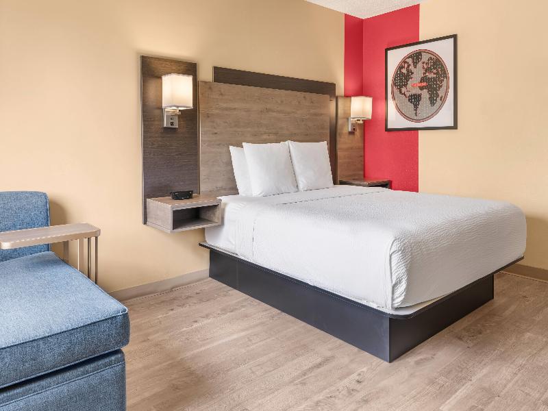 Ramada by Wyndham Minneapolis Golden Valley image