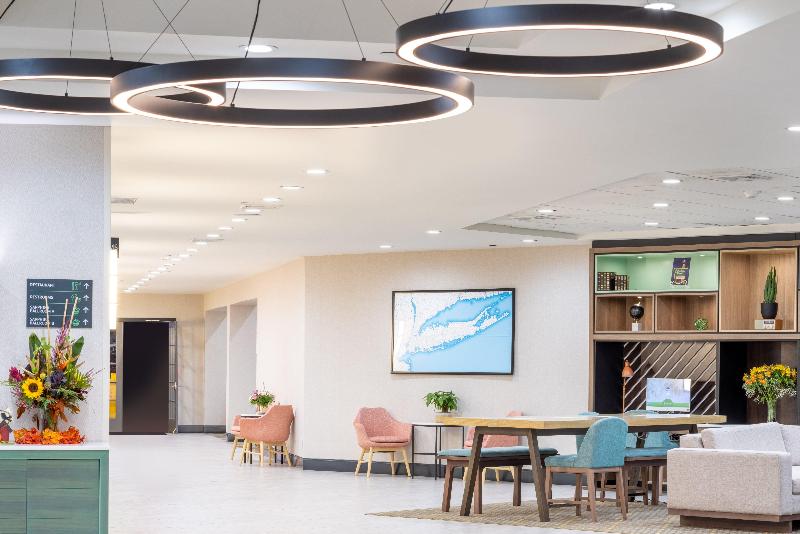 Holiday Inn Long Island-Islip Arpt East image