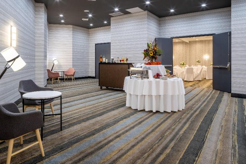 Holiday Inn Long Island-Islip Arpt East image