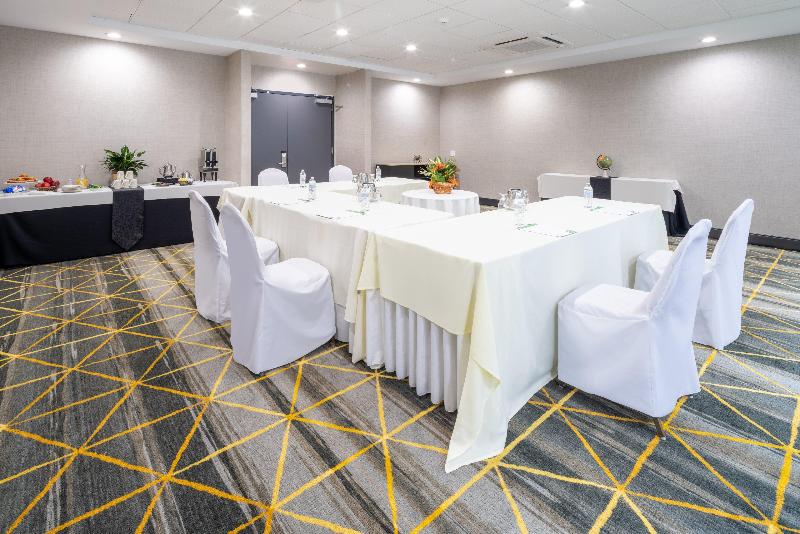 Holiday Inn Long Island-Islip Arpt East image