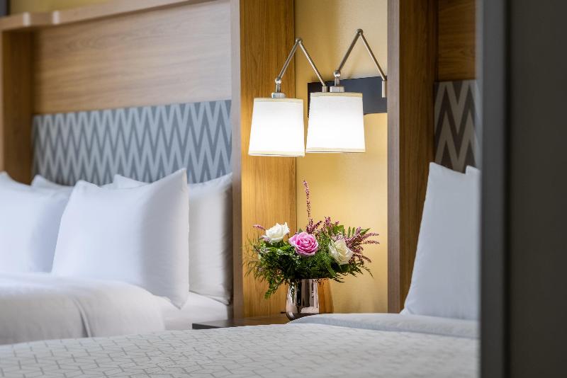 Holiday Inn Long Island-Islip Arpt East image