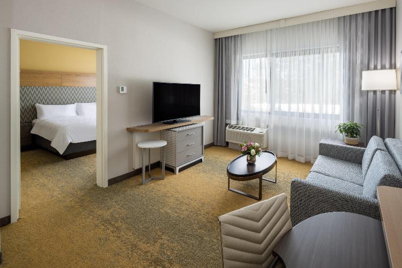 Holiday Inn Long Island-Islip Arpt East image