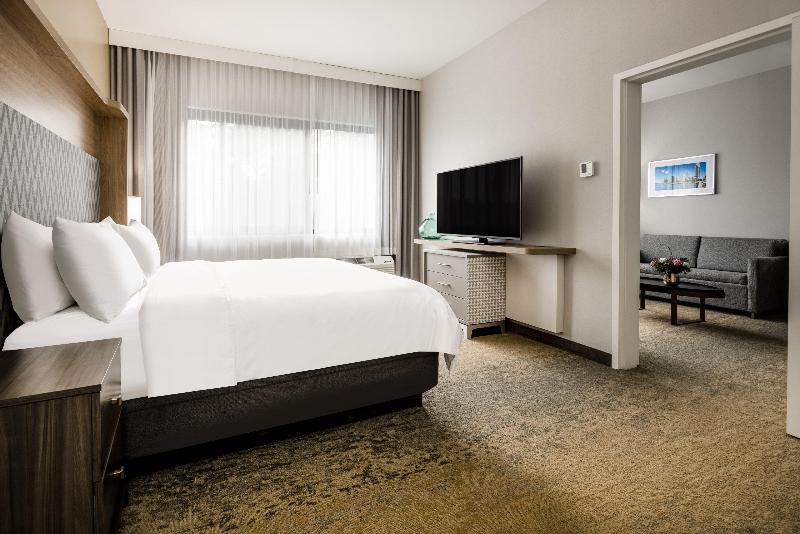 Holiday Inn Long Island-Islip Arpt East image