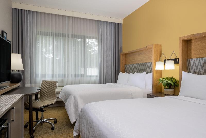 Holiday Inn Long Island-Islip Arpt East image