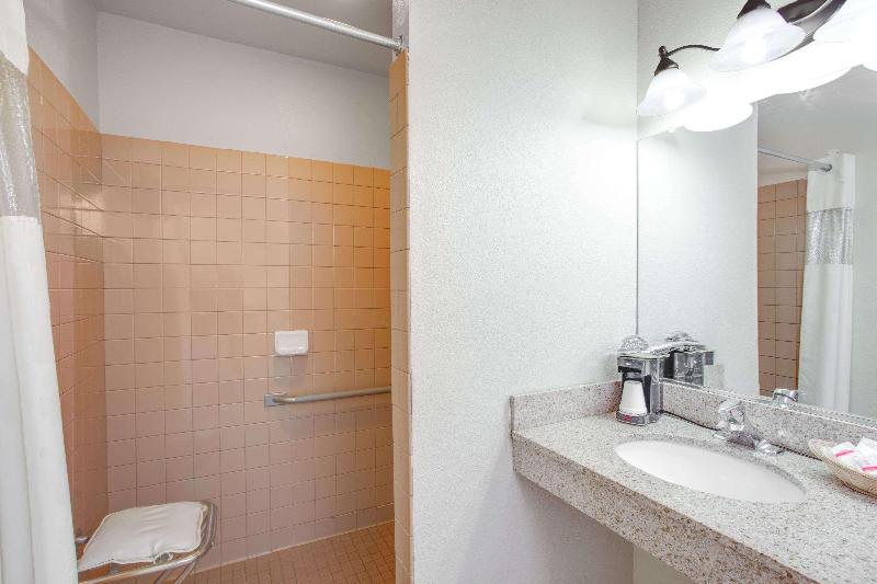 Baymont by Wyndham Coalinga image