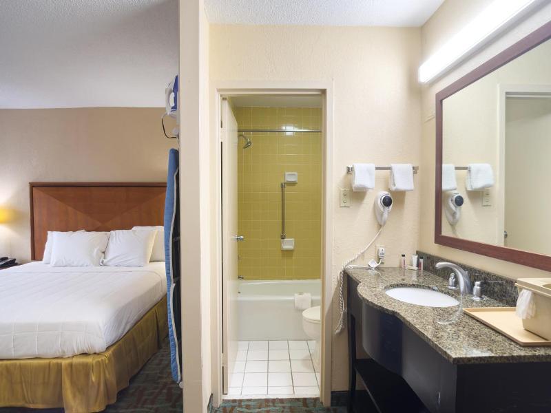 Travelodge by Wyndham Harriman image