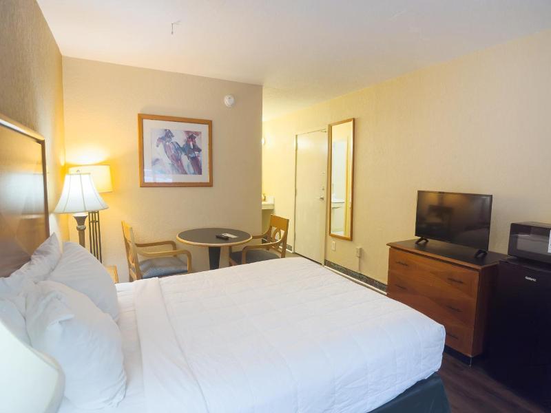 Travelodge by Wyndham Harriman image