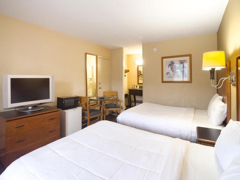Travelodge by Wyndham Harriman image