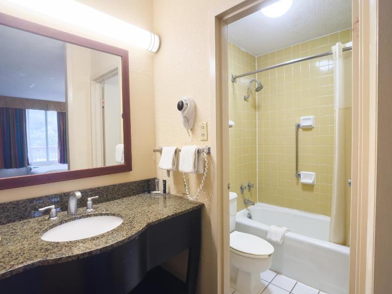 Travelodge by Wyndham Harriman image