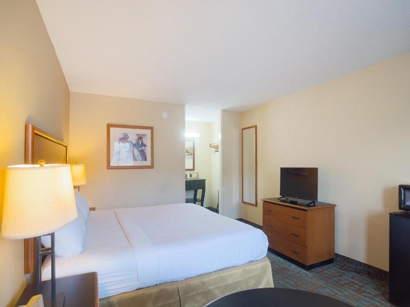Travelodge by Wyndham Harriman image