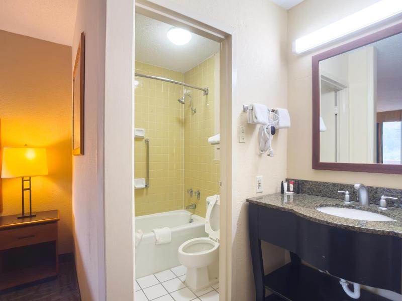 Travelodge by Wyndham Harriman image