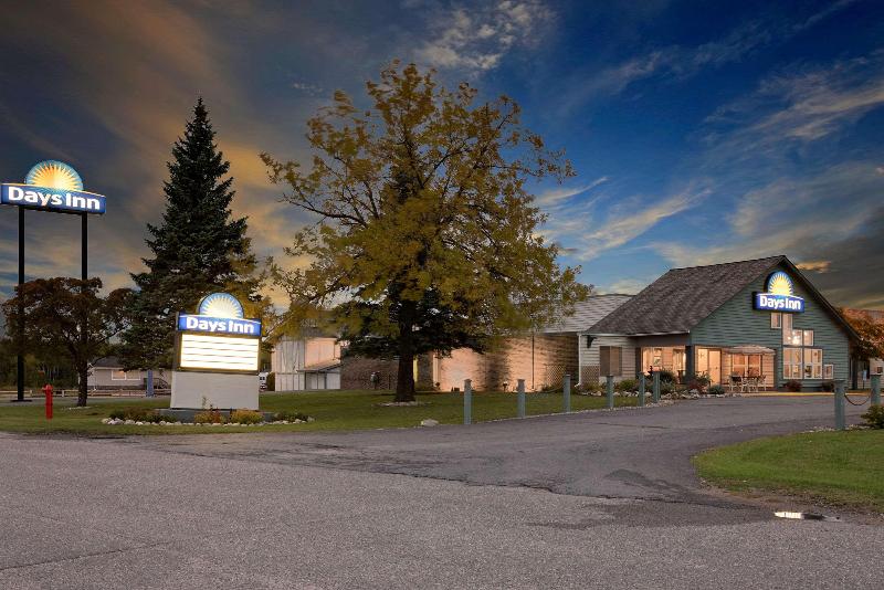 Days Inn by Wyndham International Falls image