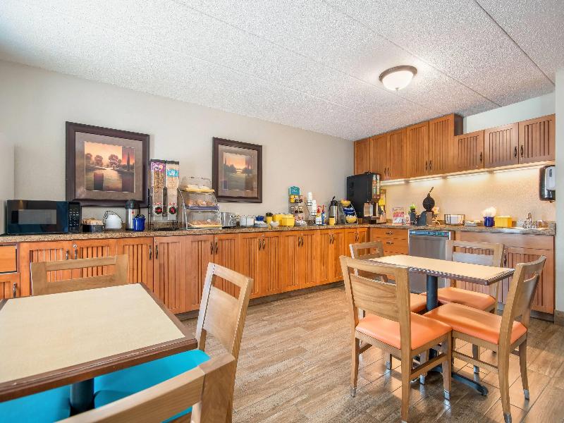 Days Inn by Wyndham International Falls image 3