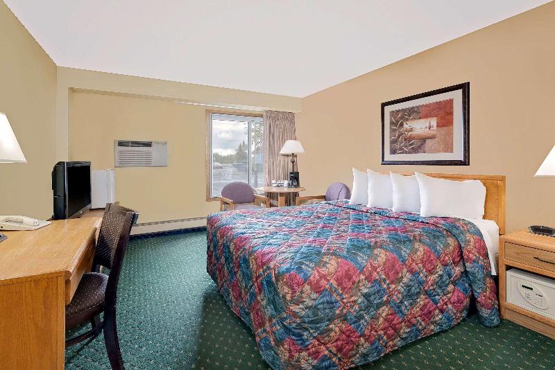 Days Inn by Wyndham International Falls image 10