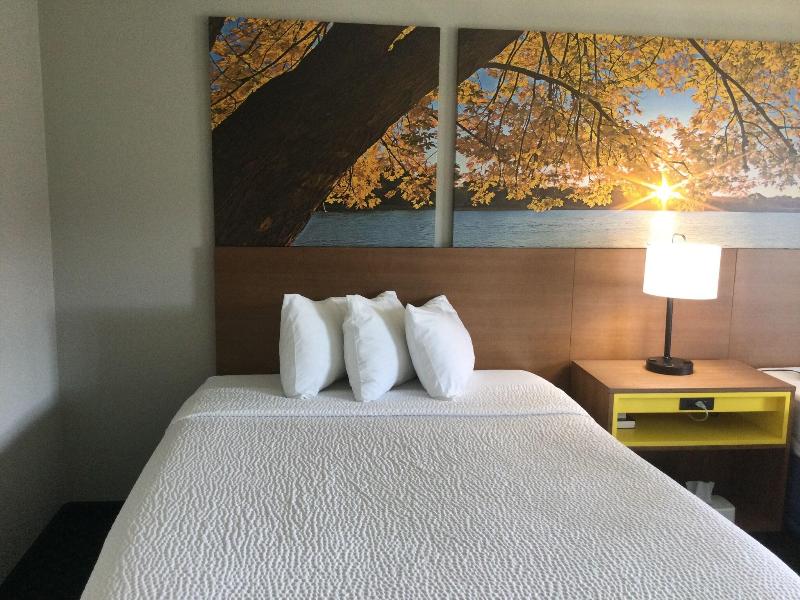 Days Inn by Wyndham International Falls image