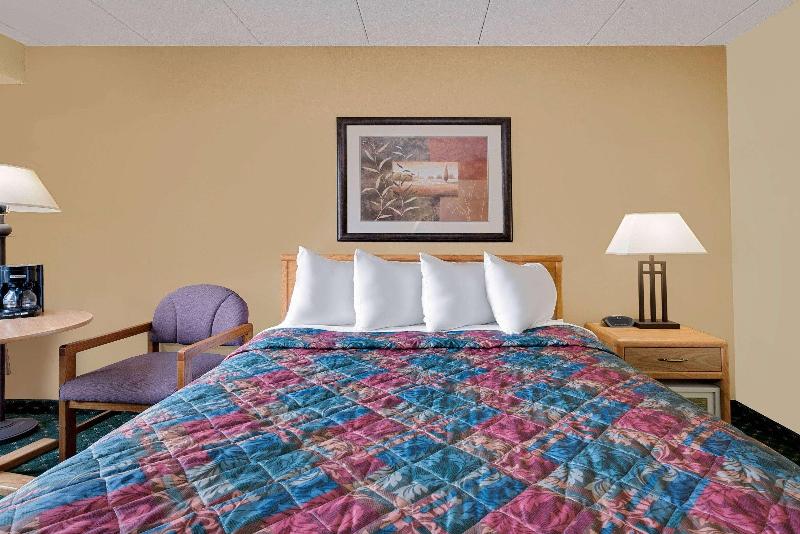 Days Inn by Wyndham International Falls image
