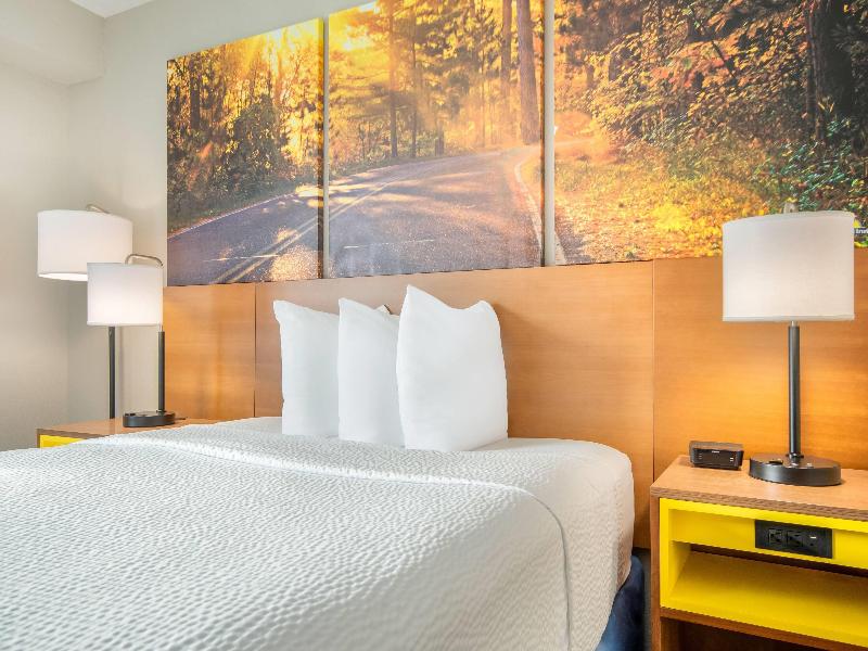 Days Inn by Wyndham International Falls image 5