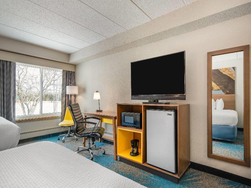 Days Inn by Wyndham International Falls image
