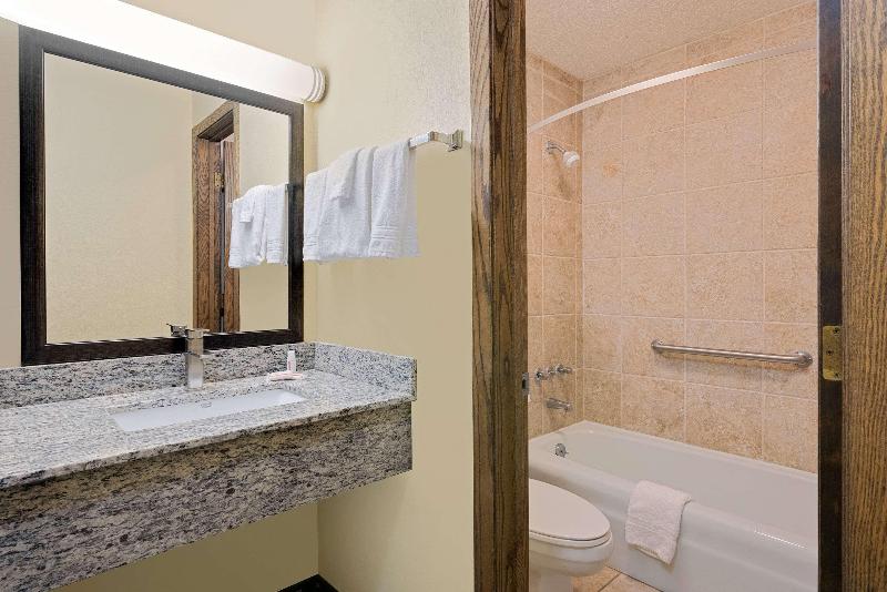 Days Inn by Wyndham International Falls image