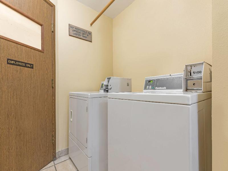 Days Inn By Wyndham Auburn image