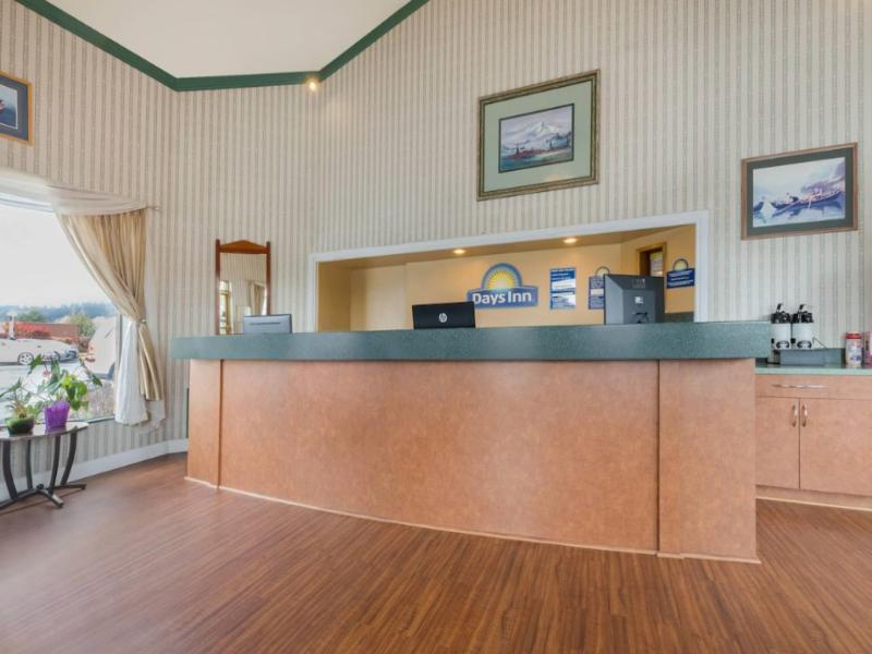 Days Inn By Wyndham Auburn image