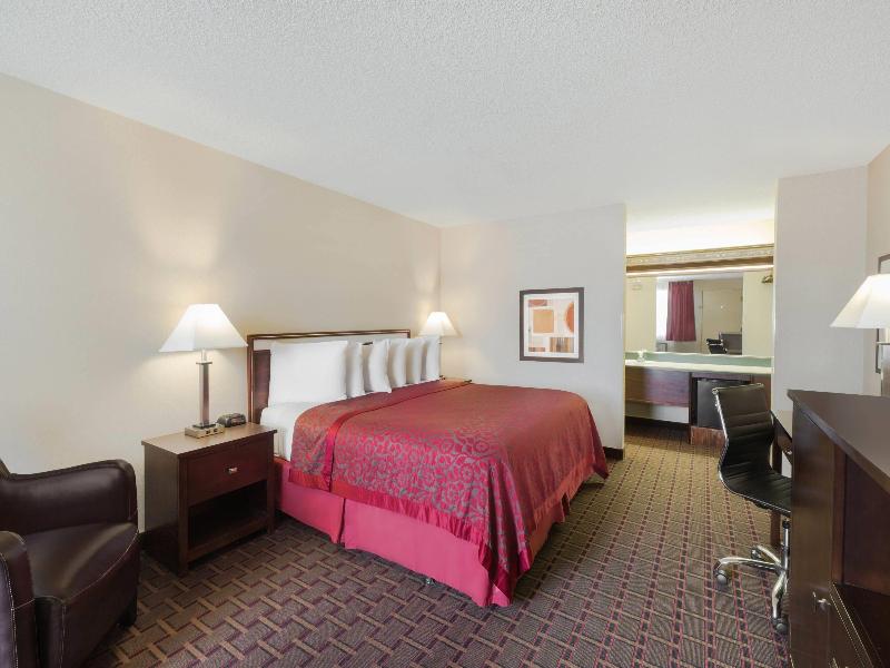 Days Inn By Wyndham Auburn image