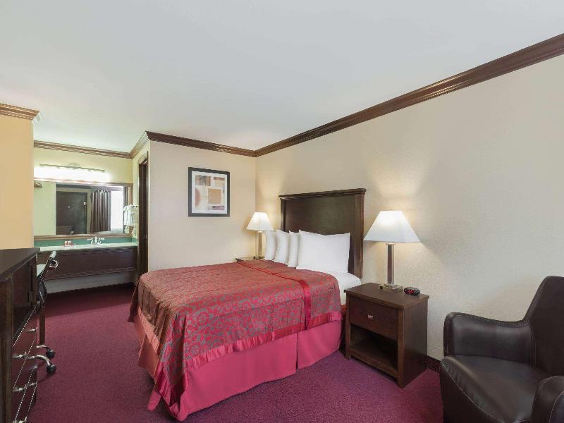 Days Inn By Wyndham Auburn image