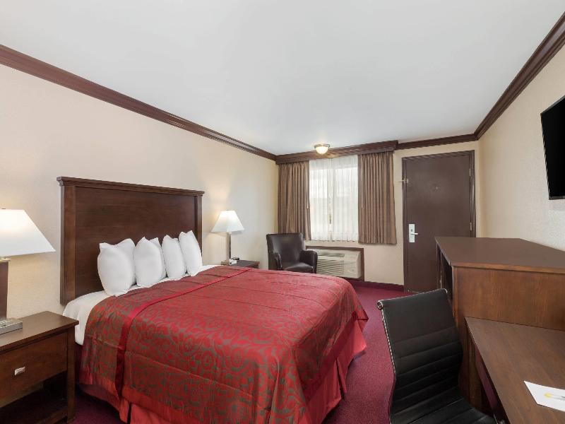 Days Inn By Wyndham Auburn image