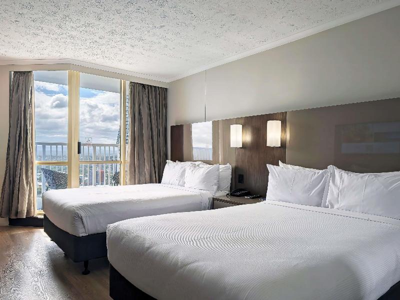 Novotel Surfers Paradise image