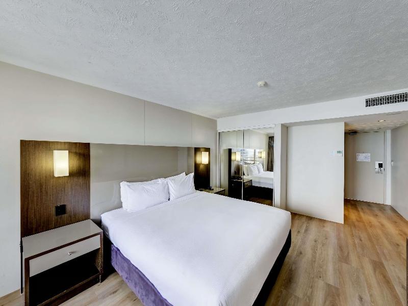 Novotel Surfers Paradise image
