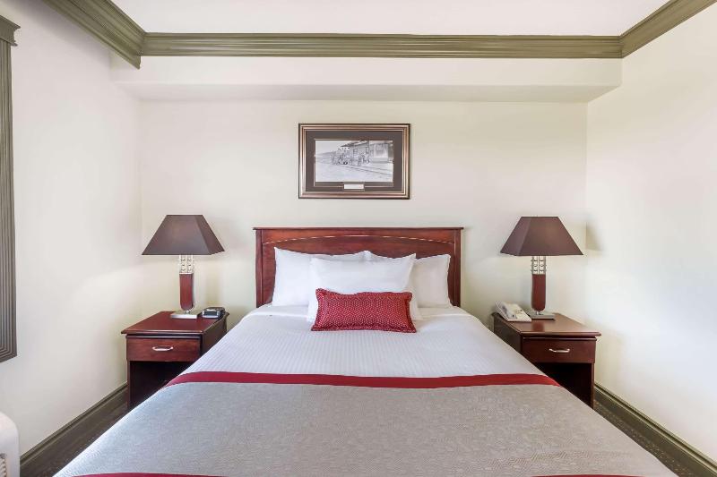 Ramada by Wyndham Hinton image