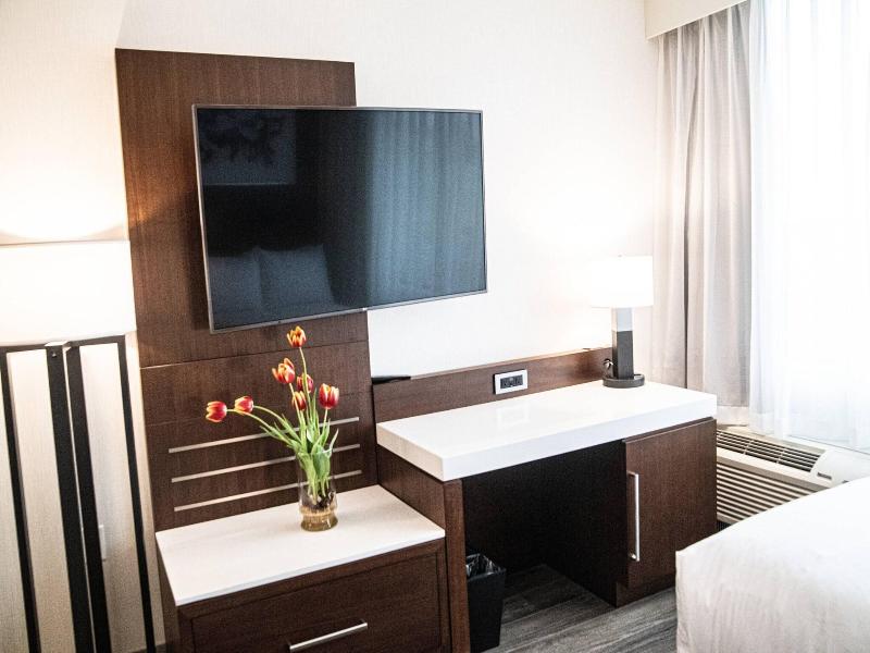 Delta Hotels by Marriott Cincinnati Sharonville image