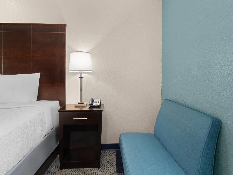 Baymont by Wyndham Iowa Lake Charles image