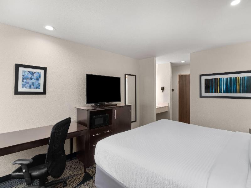 Baymont by Wyndham Iowa Lake Charles image