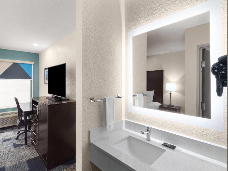 Baymont by Wyndham Iowa Lake Charles image