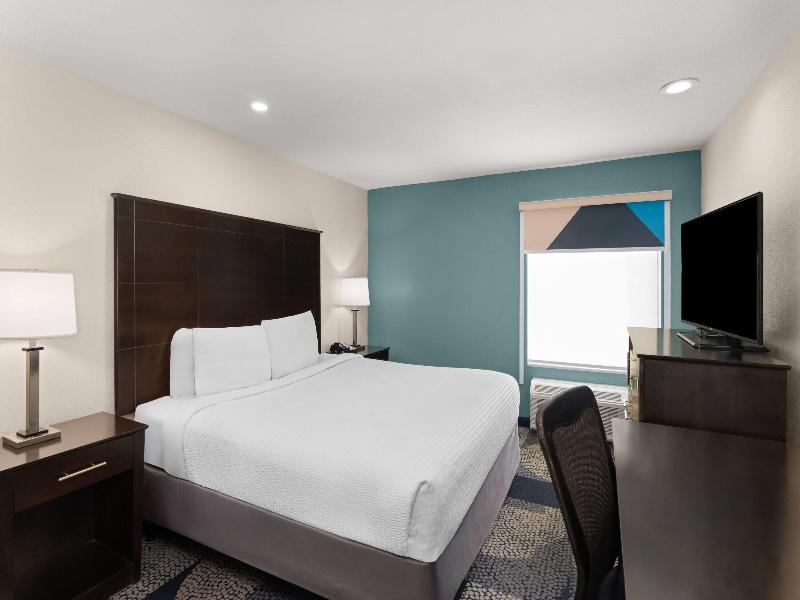 Baymont by Wyndham Iowa Lake Charles image