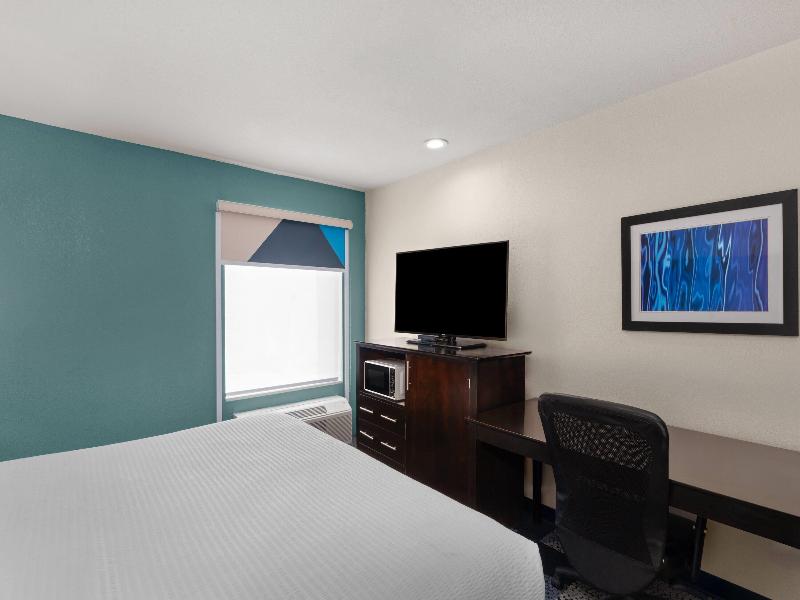 Baymont by Wyndham Iowa Lake Charles image