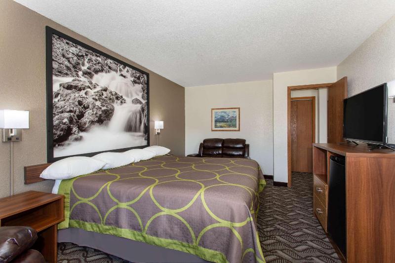 Super 8 by Wyndham Dubois image 4