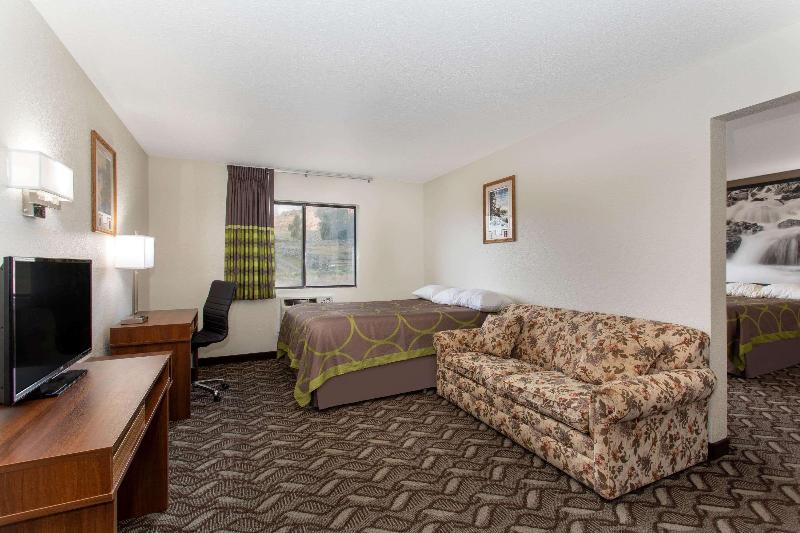 Super 8 by Wyndham Dubois image 9