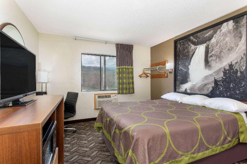 Super 8 by Wyndham Dubois image 6