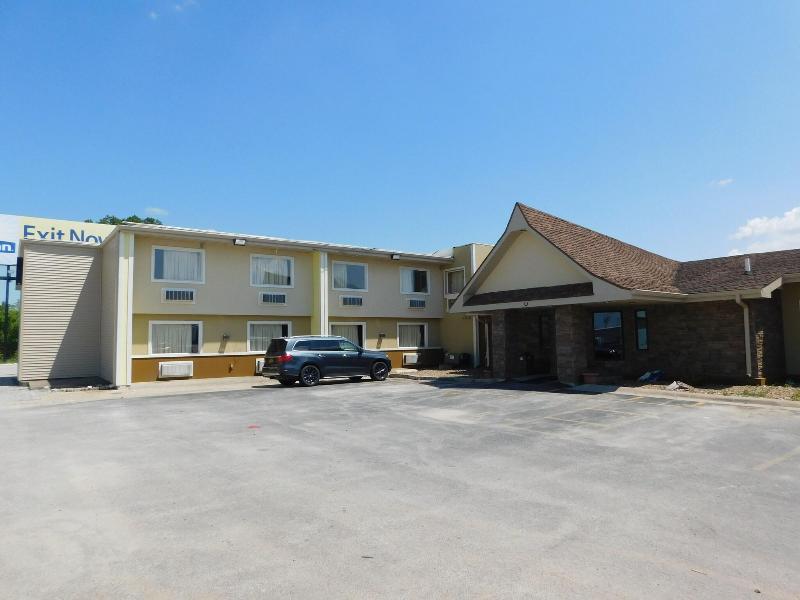 Days Inn by Wyndham West Branch Iowa City Area image
