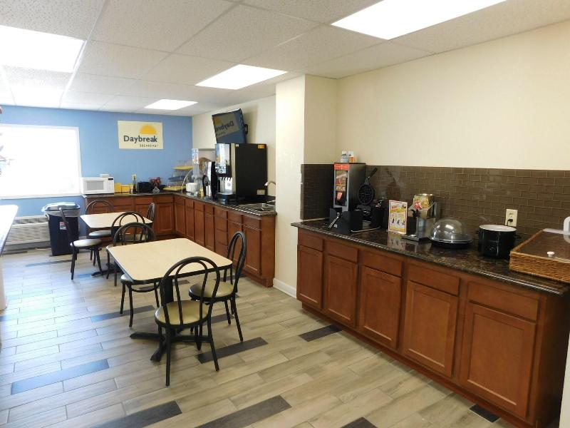 Days Inn by Wyndham West Branch Iowa City Area image