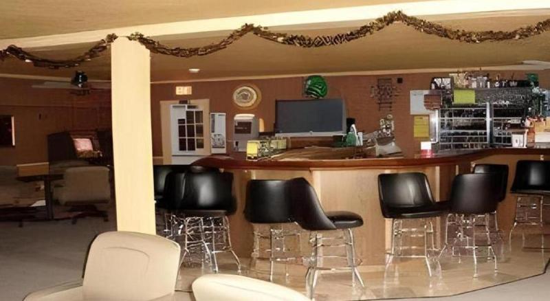 Days Inn by Wyndham West Branch Iowa City Area image